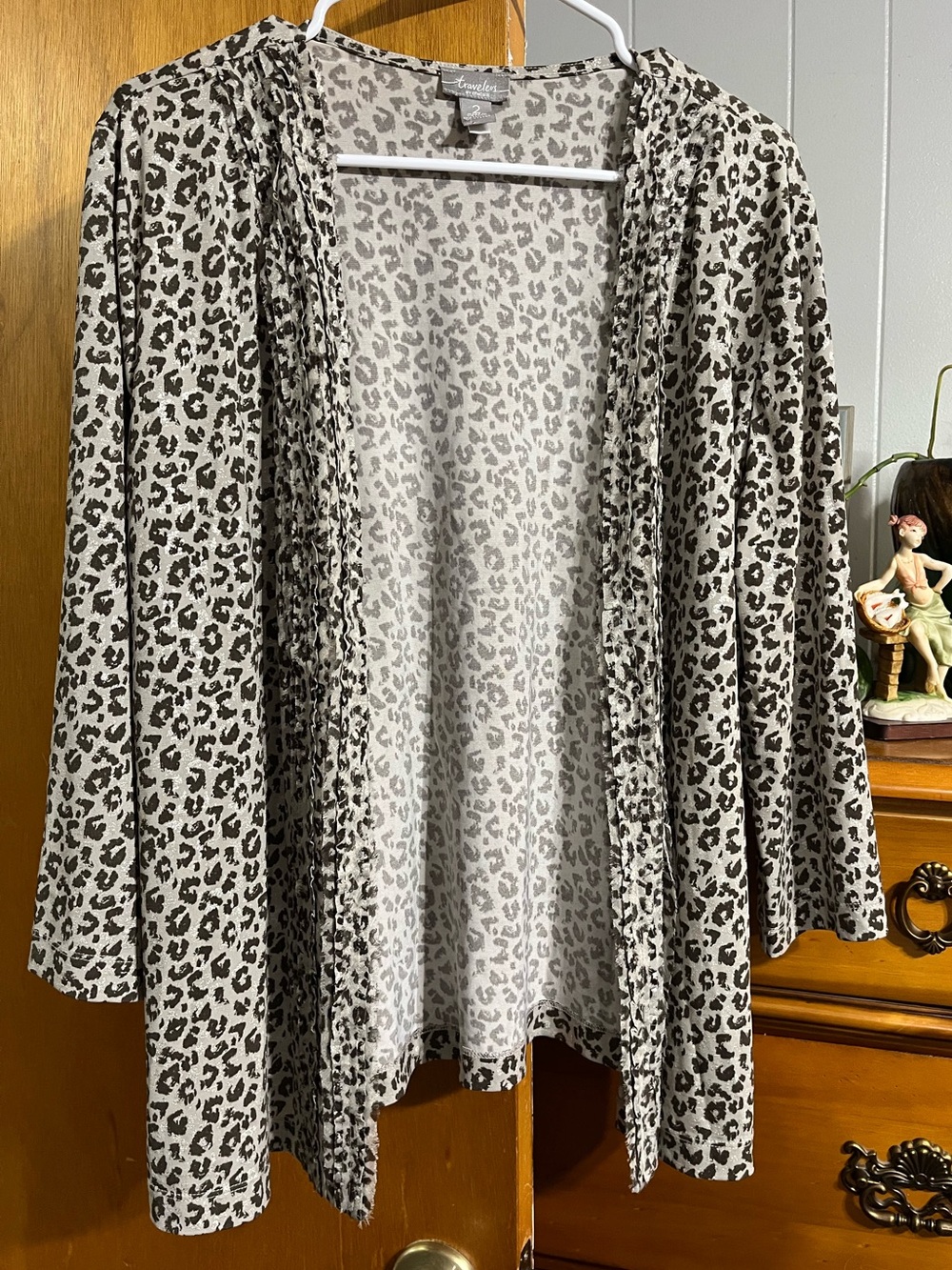 Chico’s Travelers Size 2 Leopard Print Open-front Cardigan with Ruffled Trim - Picture 3 of 7